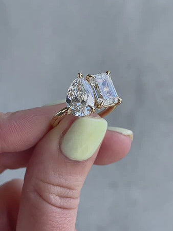 Toi-Moi Style Engagement Ring